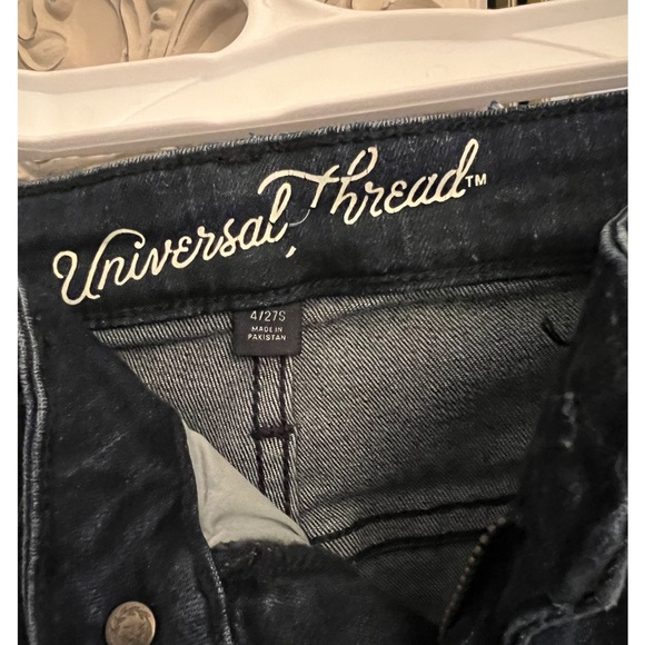High Rise Universal Thread Jeans - Picture 2 of 3